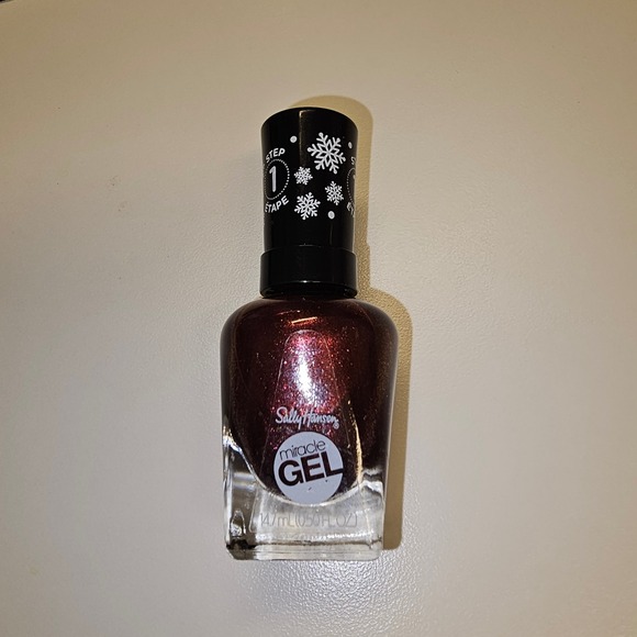 Sally Hansen Miracle Gel Nail Polish 920 Holiday Romance Burgundy Shimmer - Picture 1 of 4